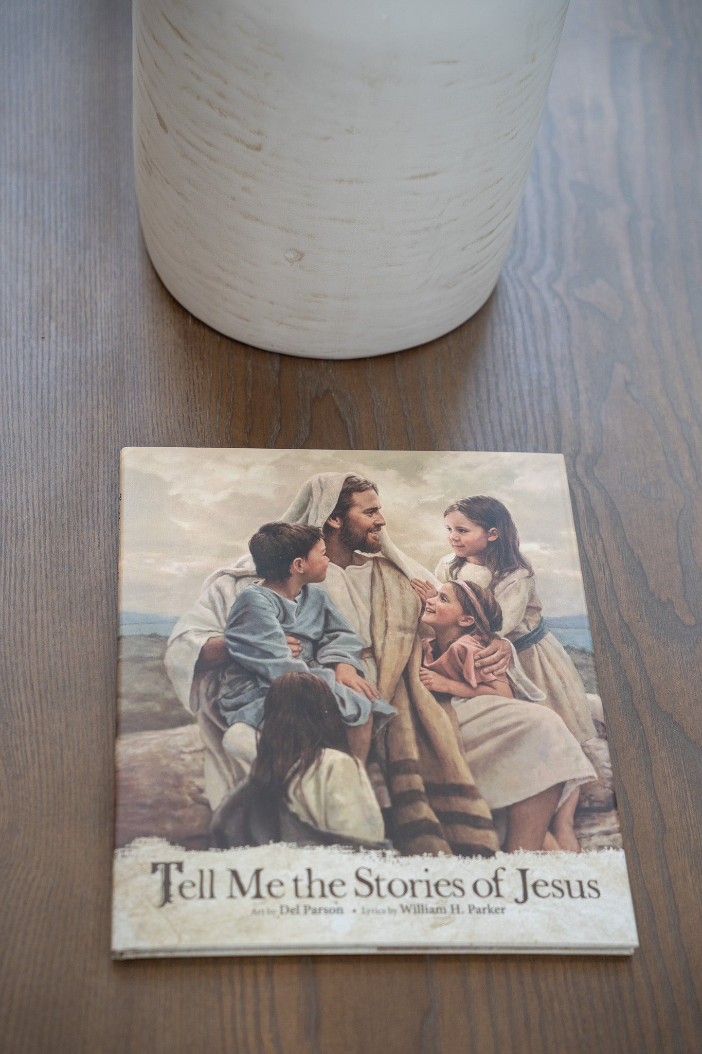 Tell Me the Stories of Jesus Book with images by Del Parson